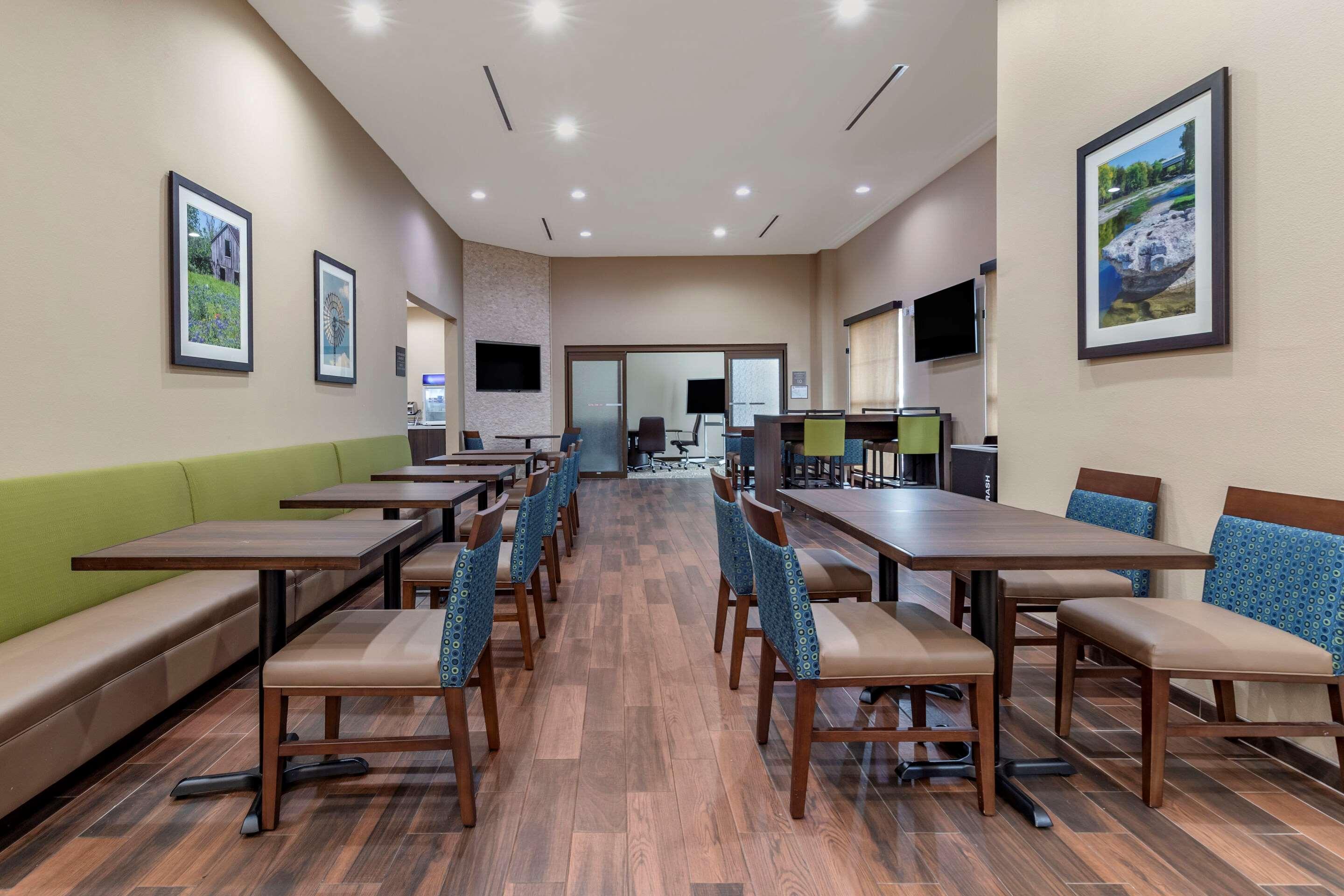 סידר פארק Comfort Suites מראה חיצוני תמונה